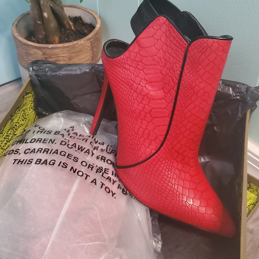 Paladora Booties by Privileged - Picture 6 of 13